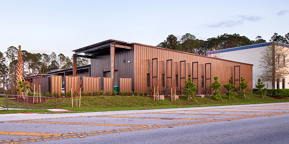 Steel Building with Reverse Lean-to