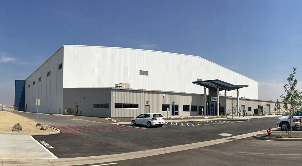 SkyWest Hangar with TrussFrame Clear Spans