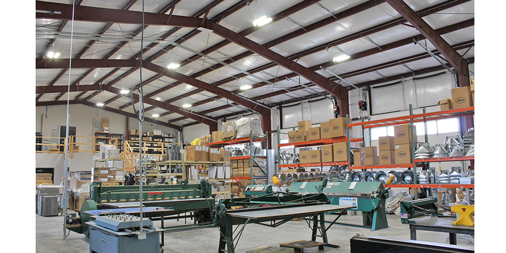 Clear span interior of pre-engineered building