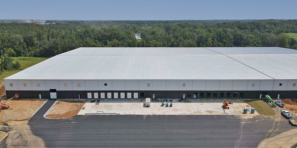 Steel building warehouse - 400,000 square feet in size