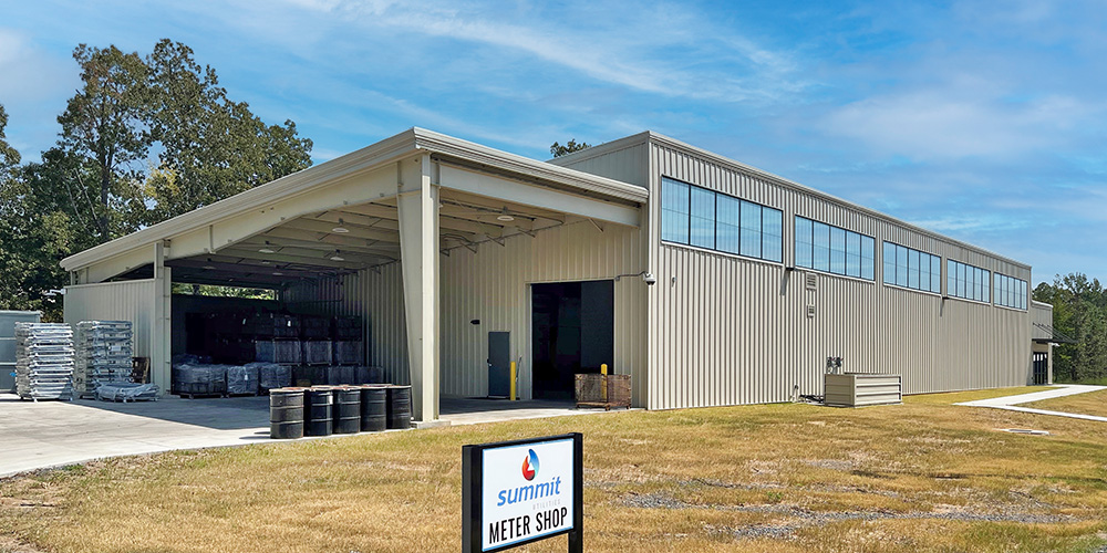 Single slope metal building with lean-to